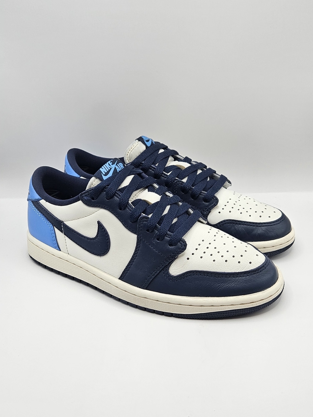 Jordan 1 Low OG Obsidian UNC Size 7.5